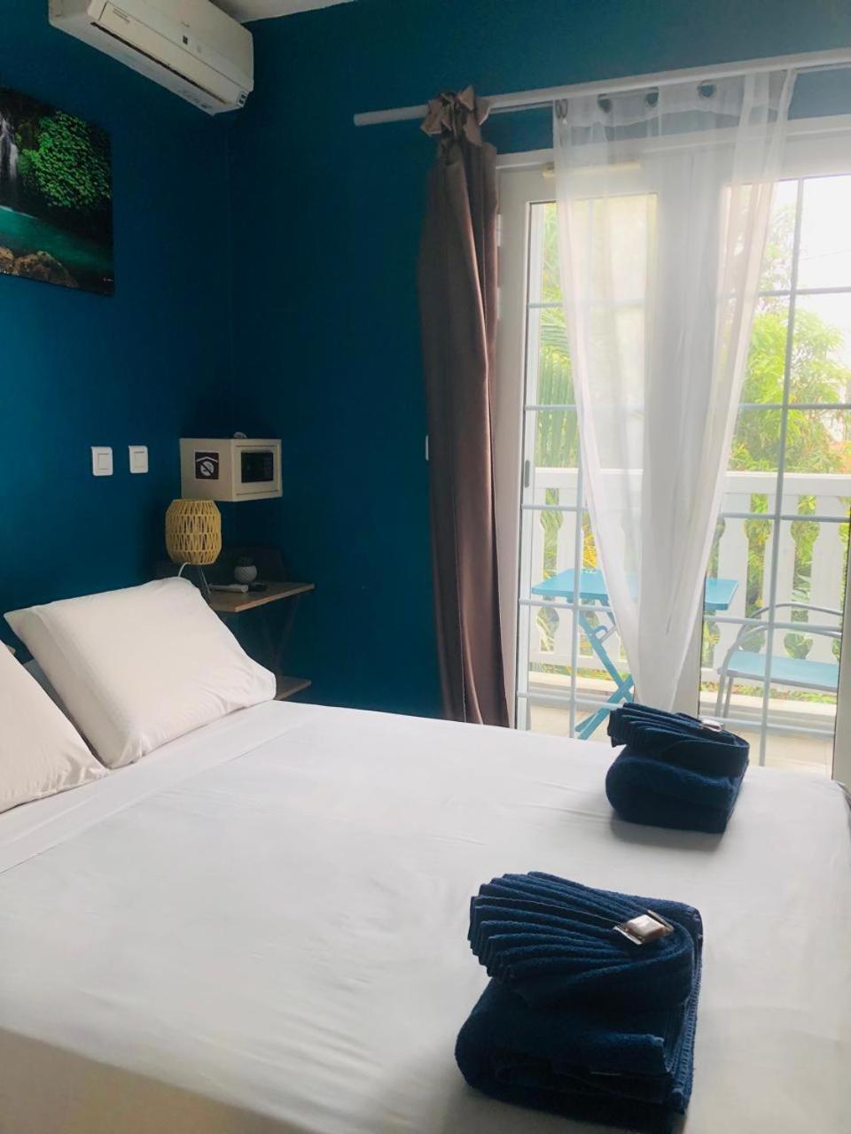Lindsey Hotel Сен-Пиер Екстериор снимка